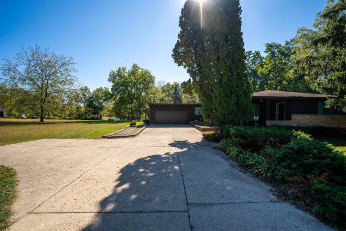 15361 Bluff, SOUTH BELOIT, Illinois 61080, 3 Bedrooms Bedrooms, ,2 BathroomsBathrooms,House,For Sale,Bluff,202506236