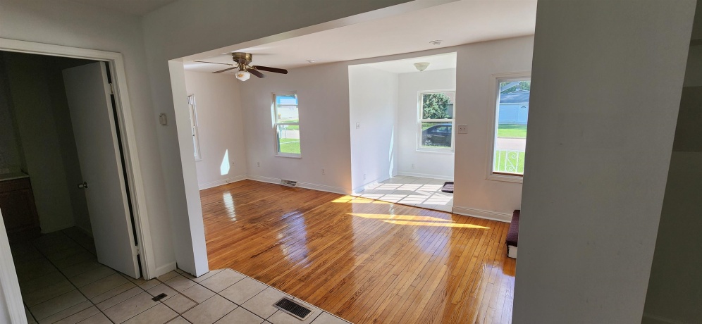 304 Wilshire, MACHESNEY PARK, Illinois 61115, 3 Bedrooms Bedrooms, ,1 BathroomBathrooms,House,For Sale,Wilshire,202506244