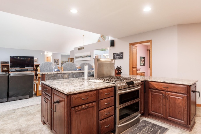 5076 Oak Hill, ROCKFORD, Illinois 61109, 3 Bedrooms Bedrooms, ,2 BathroomsBathrooms,House,For Sale,Oak Hill,202506255