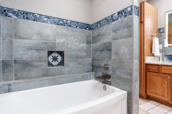 5076 Oak Hill, ROCKFORD, Illinois 61109, 3 Bedrooms Bedrooms, ,2 BathroomsBathrooms,House,For Sale,Oak Hill,202506255