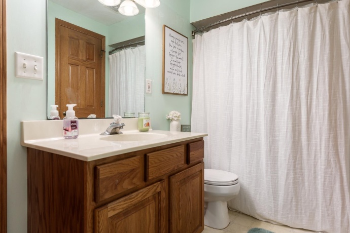 5076 Oak Hill, ROCKFORD, Illinois 61109, 3 Bedrooms Bedrooms, ,2 BathroomsBathrooms,House,For Sale,Oak Hill,202506255