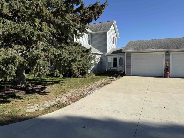 7707 US Rte 20 W, LENA, Illinois 61048, 3 Bedrooms Bedrooms, ,1 BathroomBathrooms,House,For Sale,US Rte 20 W,202506256
