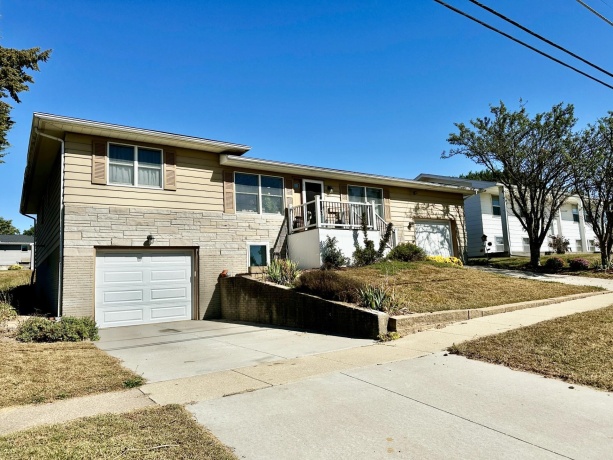 919 3rd, FULTON, Illinois 61252, 4 Bedrooms Bedrooms, ,2 BathroomsBathrooms,House,For Sale,3rd,202506260