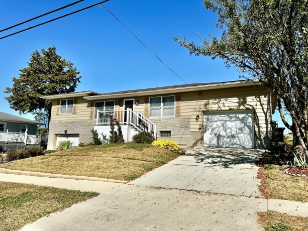 919 3rd, FULTON, Illinois 61252, 4 Bedrooms Bedrooms, ,2 BathroomsBathrooms,House,For Sale,3rd,202506260