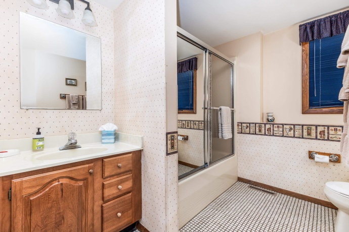 10 Woodway, GALENA, Illinois 61036, 4 Bedrooms Bedrooms, ,3 BathroomsBathrooms,House,For Sale,Woodway,202506275