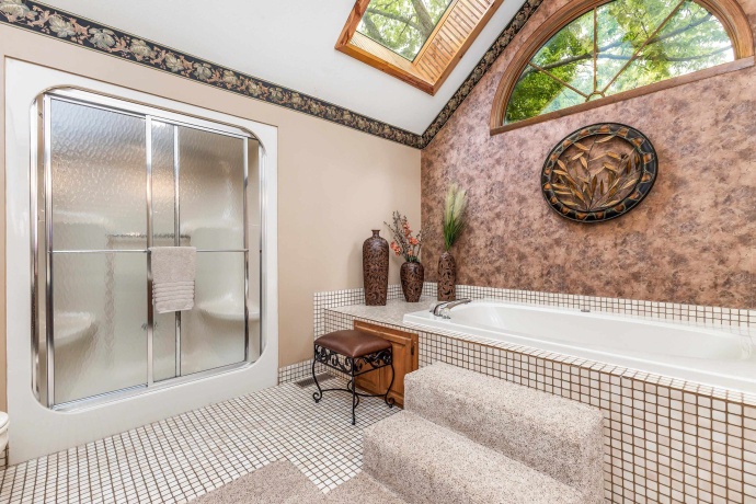 10 Woodway, GALENA, Illinois 61036, 4 Bedrooms Bedrooms, ,3 BathroomsBathrooms,House,For Sale,Woodway,202506275