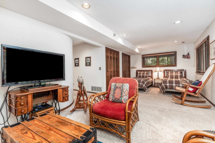 10 Woodway, GALENA, Illinois 61036, 4 Bedrooms Bedrooms, ,3 BathroomsBathrooms,House,For Sale,Woodway,202506275