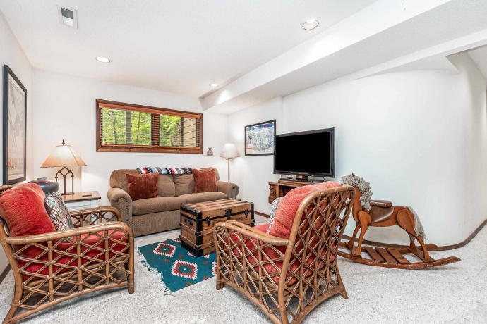 10 Woodway, GALENA, Illinois 61036, 4 Bedrooms Bedrooms, ,3 BathroomsBathrooms,House,For Sale,Woodway,202506275