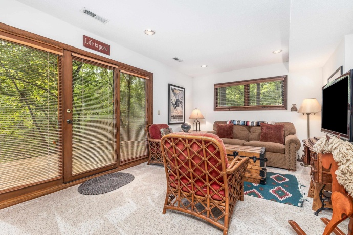 10 Woodway, GALENA, Illinois 61036, 4 Bedrooms Bedrooms, ,3 BathroomsBathrooms,House,For Sale,Woodway,202506275