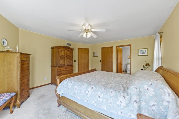 810 Southgate, LAKE SUMMERSET, Illinois 61019, 4 Bedrooms Bedrooms, ,3 BathroomsBathrooms,House,For Sale,Southgate,202506290