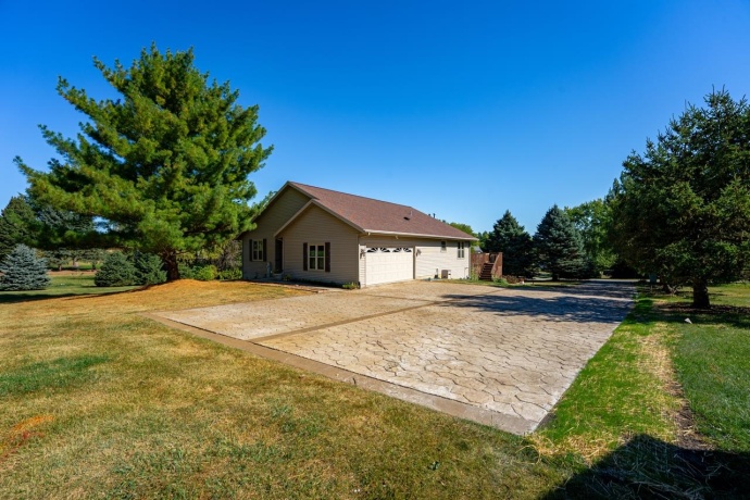 810 Southgate, LAKE SUMMERSET, Illinois 61019, 4 Bedrooms Bedrooms, ,3 BathroomsBathrooms,House,For Sale,Southgate,202506290