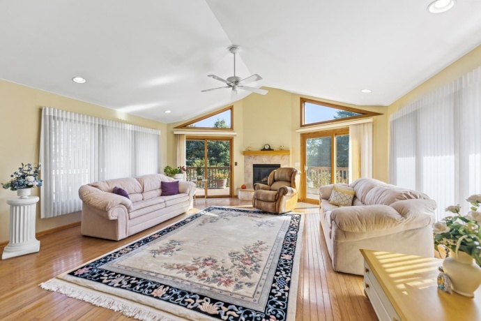 810 Southgate, LAKE SUMMERSET, Illinois 61019, 4 Bedrooms Bedrooms, ,3 BathroomsBathrooms,House,For Sale,Southgate,202506290