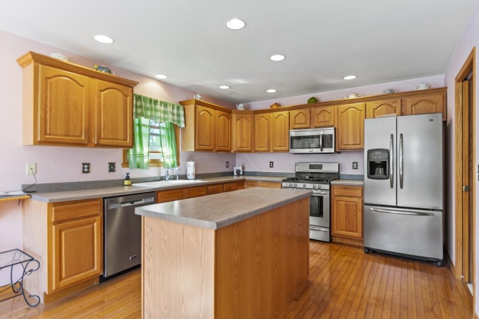 810 Southgate, LAKE SUMMERSET, Illinois 61019, 4 Bedrooms Bedrooms, ,3 BathroomsBathrooms,House,For Sale,Southgate,202506290