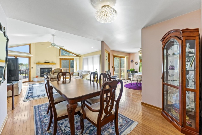 810 Southgate, LAKE SUMMERSET, Illinois 61019, 4 Bedrooms Bedrooms, ,3 BathroomsBathrooms,House,For Sale,Southgate,202506290