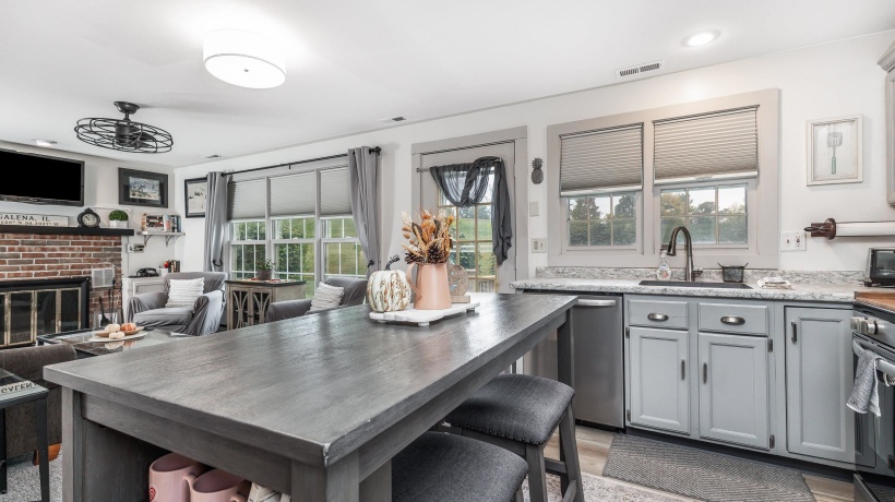 21 Thatcher, GALENA, Illinois 61036, 2 Bedrooms Bedrooms, ,2 BathroomsBathrooms,Condominium,For Sale,Thatcher,202506296