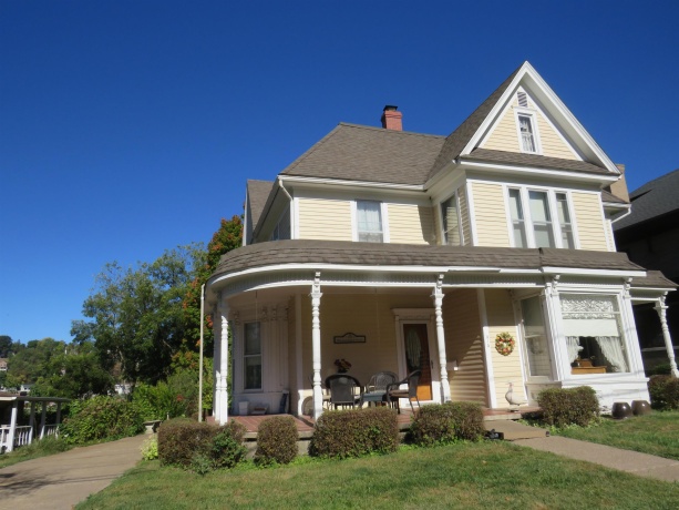 515 Park, GALENA, Illinois 61036, 4 Bedrooms Bedrooms, ,2 BathroomsBathrooms,House,For Sale,Park,202506299