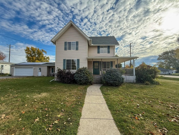 101 Chicago, DAVIS JUNCTION, Illinois 61020, 3 Bedrooms Bedrooms, ,2 BathroomsBathrooms,House,For Sale,Chicago,202506310