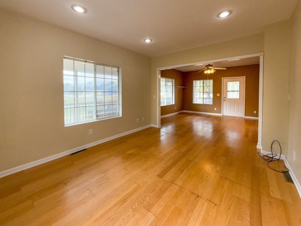 101 Chicago, DAVIS JUNCTION, Illinois 61020, 3 Bedrooms Bedrooms, ,2 BathroomsBathrooms,House,For Sale,Chicago,202506310