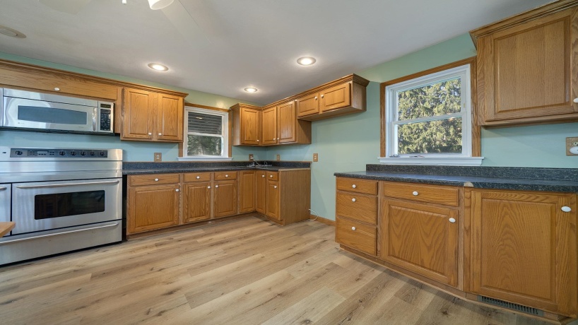 8540 Manchester, CAPRON, Illinois 61012, 3 Bedrooms Bedrooms, ,2 BathroomsBathrooms,House,For Sale,Manchester,202506312