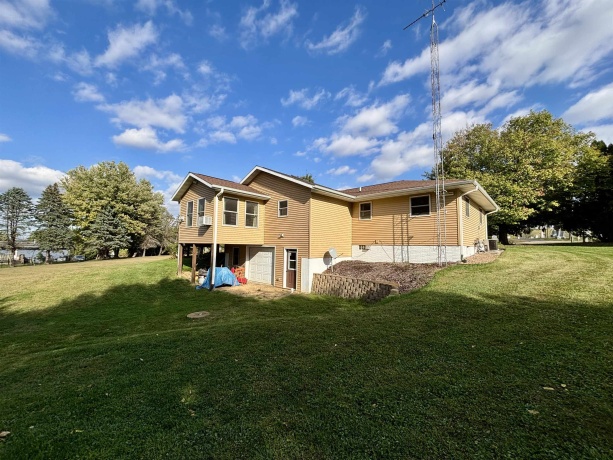 3310 Apple River, ELIZABETH, Illinois 61028, 2 Bedrooms Bedrooms, ,2 BathroomsBathrooms,House,For Sale,Apple River,202506348