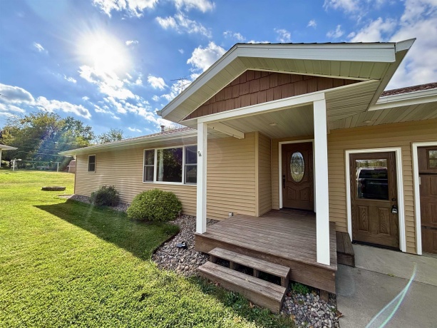 3310 Apple River, ELIZABETH, Illinois 61028, 2 Bedrooms Bedrooms, ,2 BathroomsBathrooms,House,For Sale,Apple River,202506348