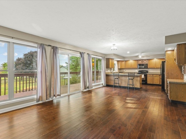 9104 Weber, RIDOTT, Illinois 61067, 4 Bedrooms Bedrooms, ,3 BathroomsBathrooms,House,For Sale,Weber,202506372