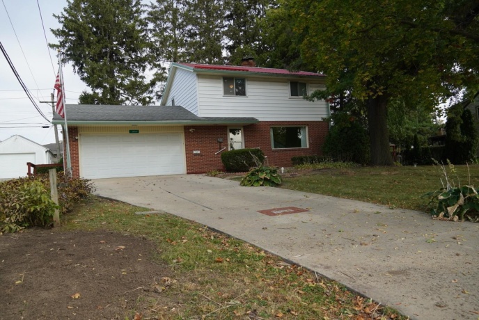 1244 LACRESTA, FREEPORT, Illinois 61032, 3 Bedrooms Bedrooms, ,1 BathroomBathrooms,House,For Sale,LACRESTA,202506380