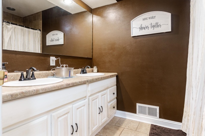 5553 MULFORD, MONROE CENTER, Illinois 61052, 3 Bedrooms Bedrooms, ,2 BathroomsBathrooms,House,For Sale,MULFORD,202506391