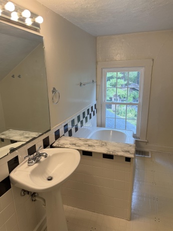 1520 Stephenson, FREEPORT, Illinois 61032, 3 Bedrooms Bedrooms, ,2 BathroomsBathrooms,House,For Sale,Stephenson,202506392