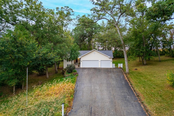 2209 Gainsboro, LAKE SUMMERSET, Illinois 61019, 4 Bedrooms Bedrooms, ,3 BathroomsBathrooms,House,For Sale,Gainsboro,202506417