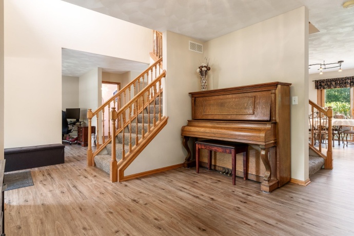 10356 Geneva, ROSCOE, Illinois 61073, 4 Bedrooms Bedrooms, ,2 BathroomsBathrooms,House,For Sale,Geneva,202506428