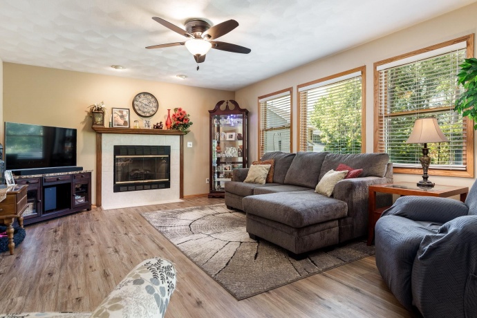 10356 Geneva, ROSCOE, Illinois 61073, 4 Bedrooms Bedrooms, ,2 BathroomsBathrooms,House,For Sale,Geneva,202506428