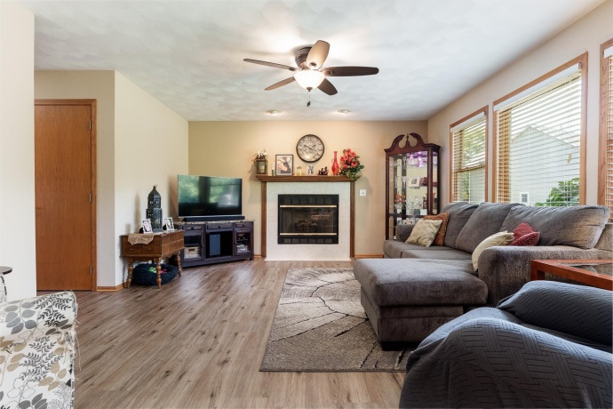 10356 Geneva, ROSCOE, Illinois 61073, 4 Bedrooms Bedrooms, ,2 BathroomsBathrooms,House,For Sale,Geneva,202506428