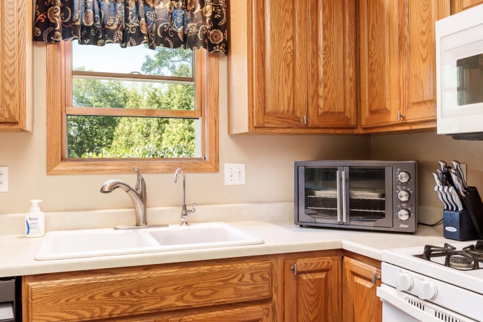 10356 Geneva, ROSCOE, Illinois 61073, 4 Bedrooms Bedrooms, ,2 BathroomsBathrooms,House,For Sale,Geneva,202506428