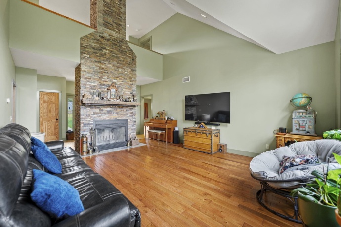 166 ROCKY HILL, GALENA, Illinois 61036, 3 Bedrooms Bedrooms, ,4 BathroomsBathrooms,House,For Sale,ROCKY HILL,202506448