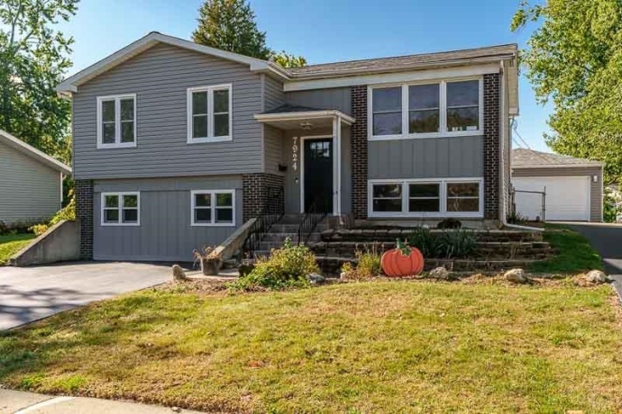 7924 WESTVIEW, WOODRIDGE, Illinois 60517, 5 Bedrooms Bedrooms, ,2 BathroomsBathrooms,House,For Sale,WESTVIEW,202506452