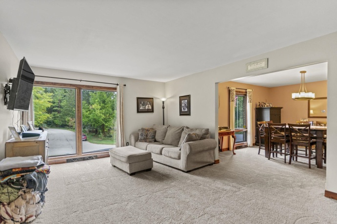 437 Edgewood, BELVIDERE, Illinois 61008, 3 Bedrooms Bedrooms, ,2 BathroomsBathrooms,House,For Sale,Edgewood,202506453