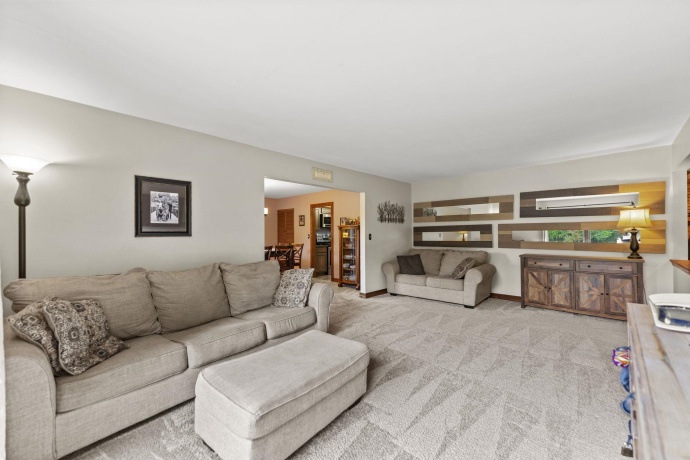 437 Edgewood, BELVIDERE, Illinois 61008, 3 Bedrooms Bedrooms, ,2 BathroomsBathrooms,House,For Sale,Edgewood,202506453