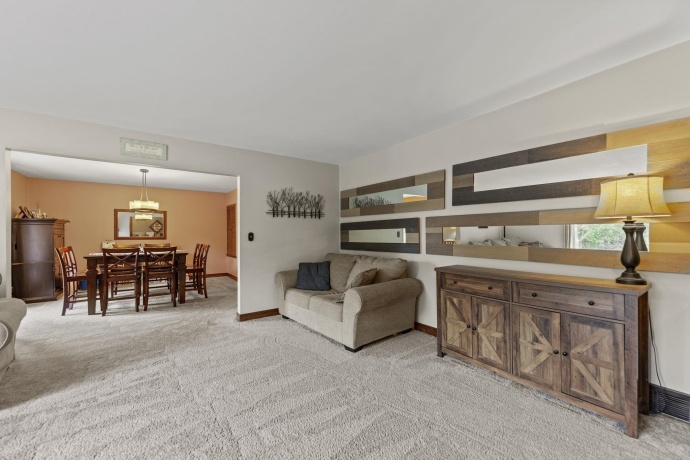 437 Edgewood, BELVIDERE, Illinois 61008, 3 Bedrooms Bedrooms, ,2 BathroomsBathrooms,House,For Sale,Edgewood,202506453