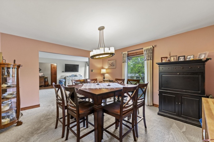 437 Edgewood, BELVIDERE, Illinois 61008, 3 Bedrooms Bedrooms, ,2 BathroomsBathrooms,House,For Sale,Edgewood,202506453