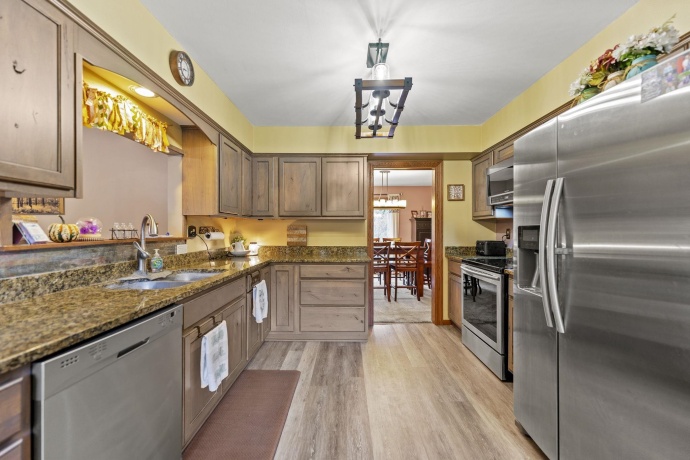 437 Edgewood, BELVIDERE, Illinois 61008, 3 Bedrooms Bedrooms, ,2 BathroomsBathrooms,House,For Sale,Edgewood,202506453