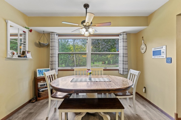 437 Edgewood, BELVIDERE, Illinois 61008, 3 Bedrooms Bedrooms, ,2 BathroomsBathrooms,House,For Sale,Edgewood,202506453