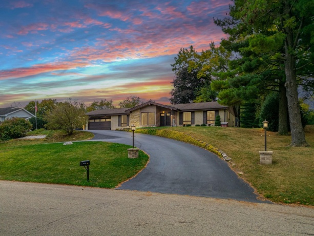 437 Edgewood, BELVIDERE, Illinois 61008, 3 Bedrooms Bedrooms, ,2 BathroomsBathrooms,House,For Sale,Edgewood,202506453