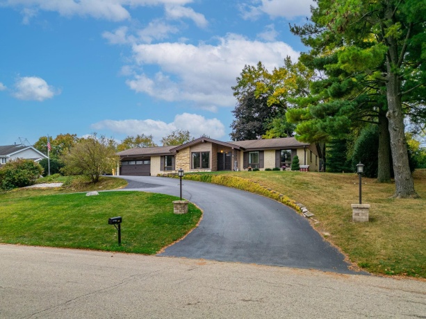 437 Edgewood, BELVIDERE, Illinois 61008, 3 Bedrooms Bedrooms, ,2 BathroomsBathrooms,House,For Sale,Edgewood,202506453