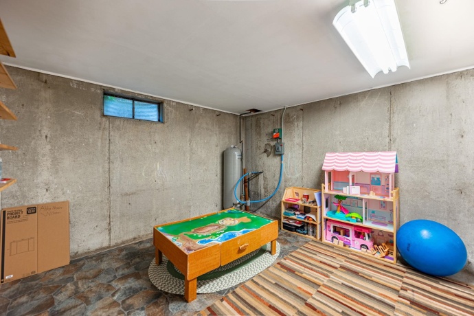 437 Edgewood, BELVIDERE, Illinois 61008, 3 Bedrooms Bedrooms, ,2 BathroomsBathrooms,House,For Sale,Edgewood,202506453