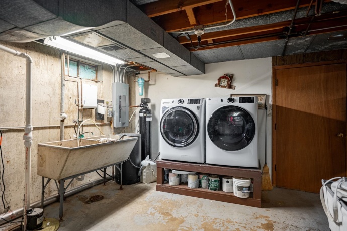 437 Edgewood, BELVIDERE, Illinois 61008, 3 Bedrooms Bedrooms, ,2 BathroomsBathrooms,House,For Sale,Edgewood,202506453