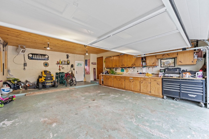 437 Edgewood, BELVIDERE, Illinois 61008, 3 Bedrooms Bedrooms, ,2 BathroomsBathrooms,House,For Sale,Edgewood,202506453