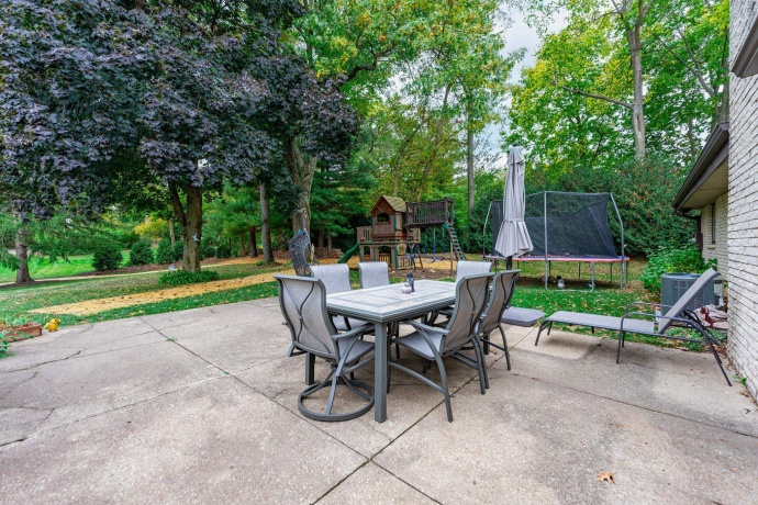 437 Edgewood, BELVIDERE, Illinois 61008, 3 Bedrooms Bedrooms, ,2 BathroomsBathrooms,House,For Sale,Edgewood,202506453