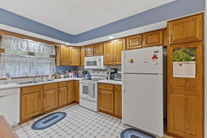 1005 Arapaho, FREEPORT, Illinois 61032, 2 Bedrooms Bedrooms, ,2 BathroomsBathrooms,Condominium,For Sale,Arapaho,202506454