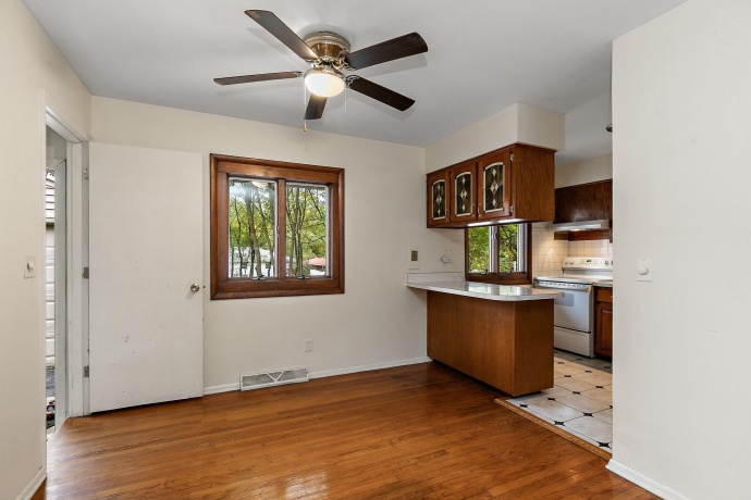 1111 Kingsway, ROCKFORD, Illinois 61108, 2 Bedrooms Bedrooms, ,1 BathroomBathrooms,House,For Sale,Kingsway,202506461